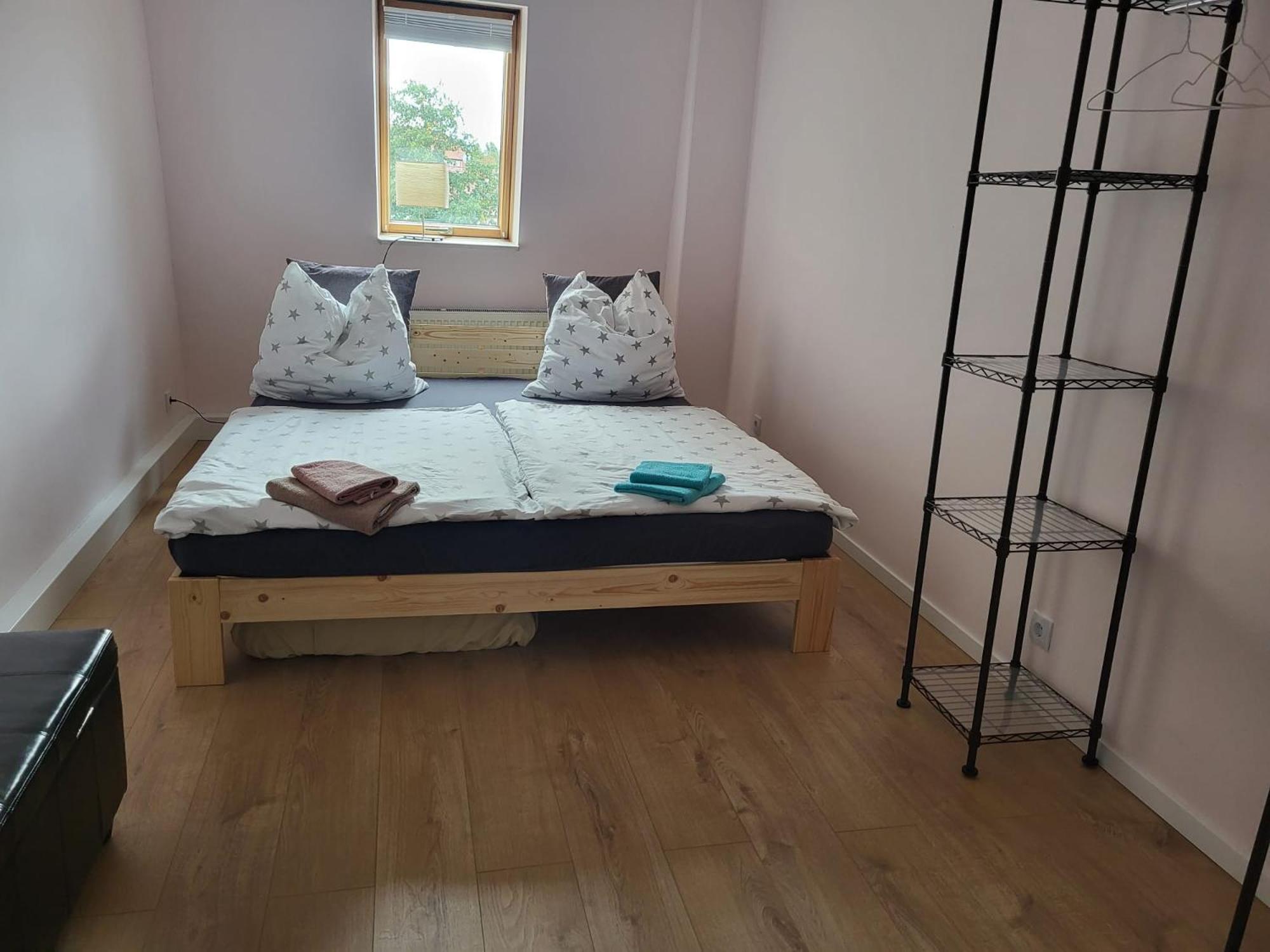 Schoene Neue 4 Zimmer Wohnung Mit Sued-Balkon Bis 8 Personen Naumburg  Exterior photo