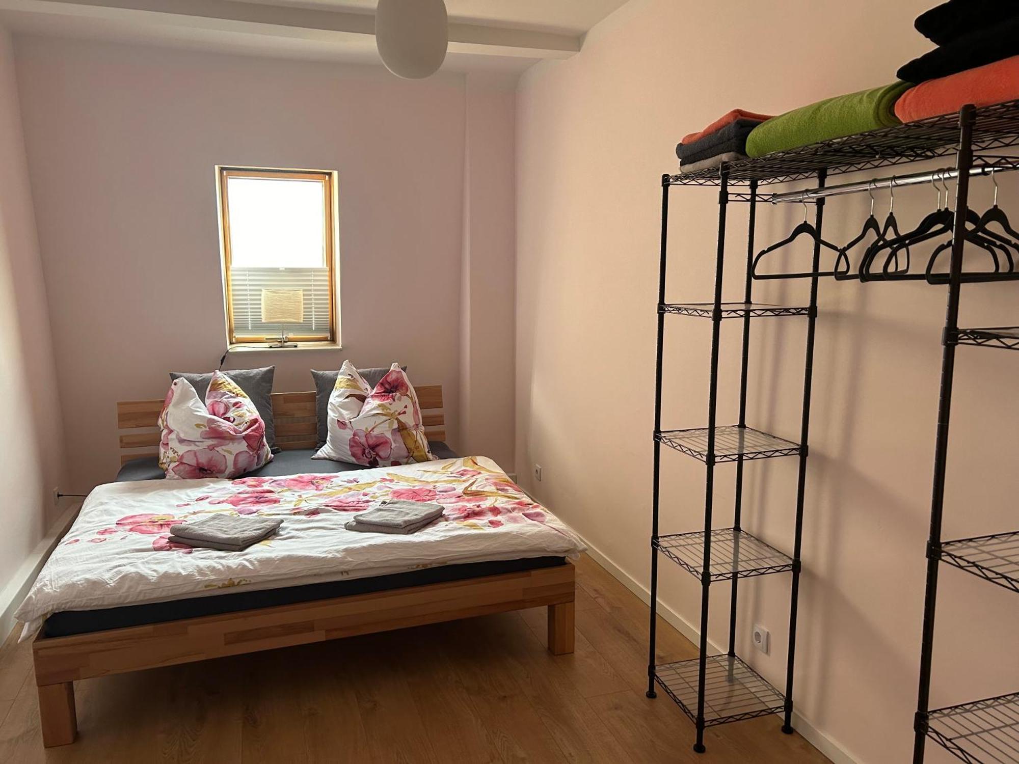 Schoene Neue 4 Zimmer Wohnung Mit Sued-Balkon Bis 8 Personen Naumburg  Exterior photo