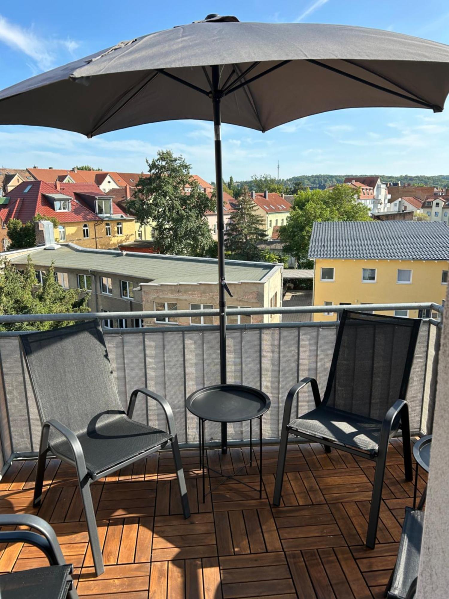 Schoene Neue 4 Zimmer Wohnung Mit Sued-Balkon Bis 8 Personen Naumburg  Exterior photo